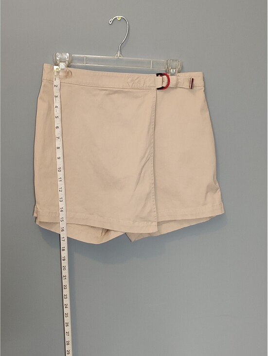 Tommy Hilfiger Pants - Tommy Hilfiger Hollywood Solid Chino Skort red D-ring buckle closure waistband.